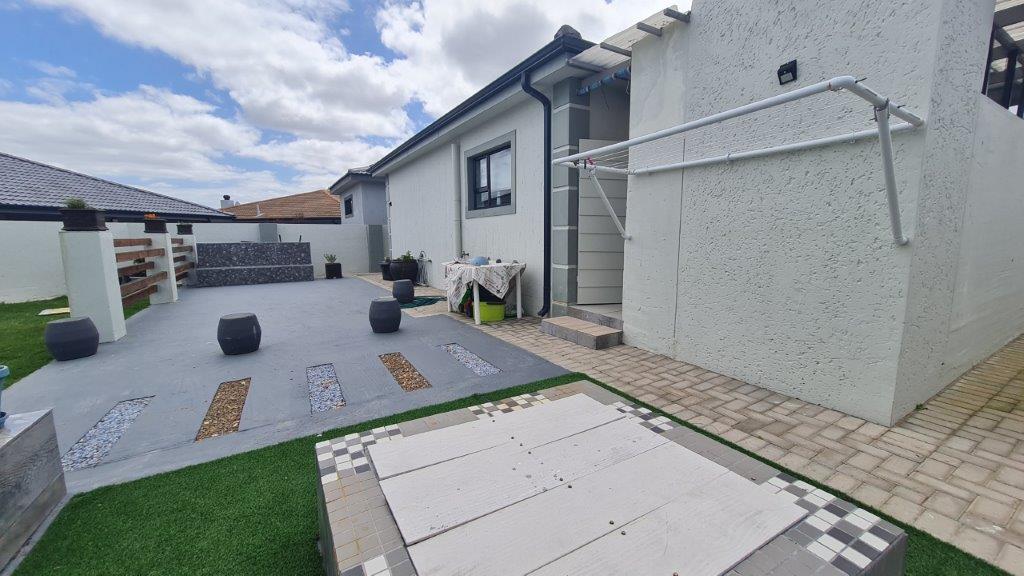 2 Bedroom Property for Sale in Dana Bay Western Cape